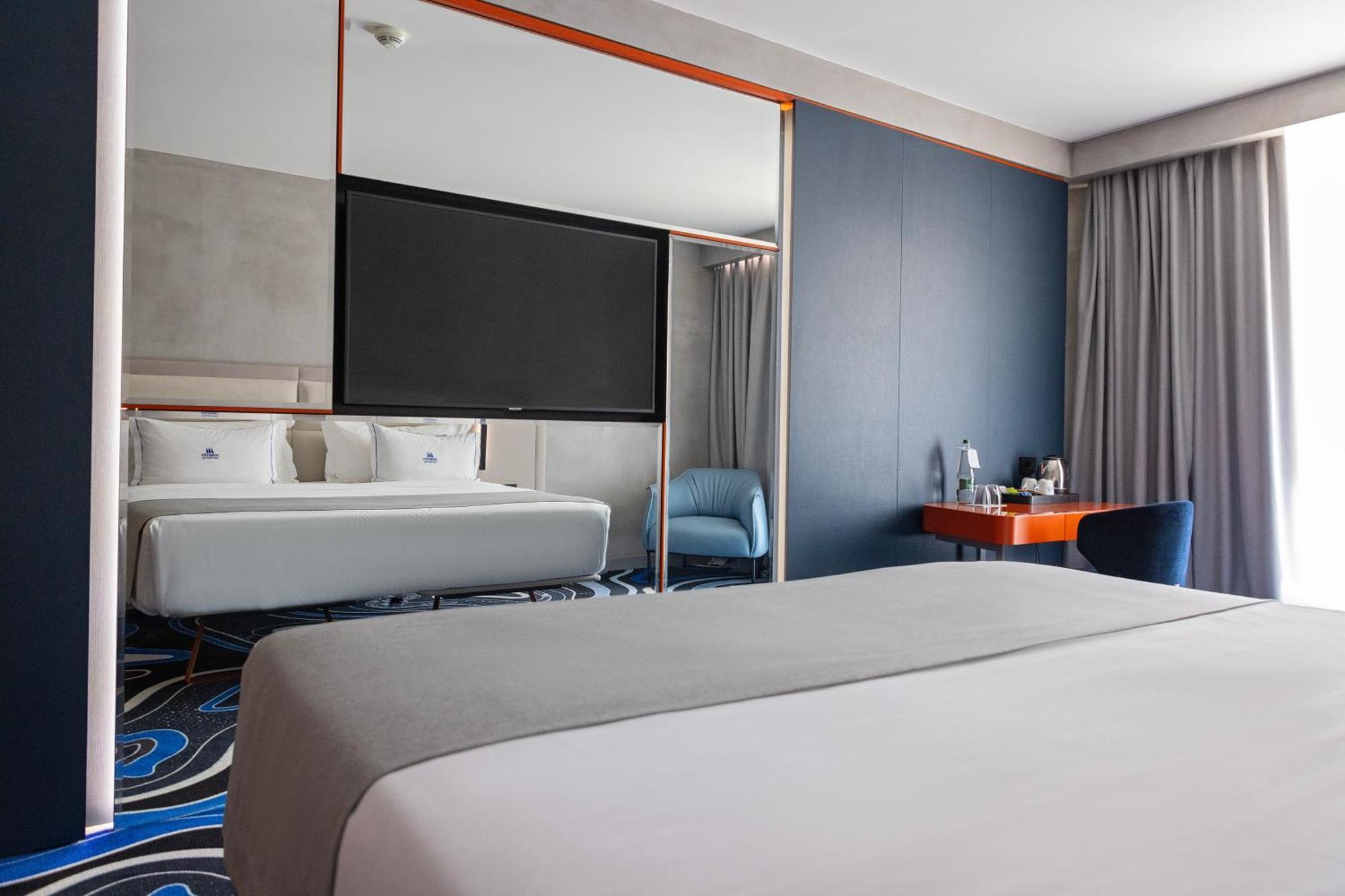 Maritim Marina Bay Resort Spa & Casino Adult Friendly Vlorë Exterior foto A room at the hotel