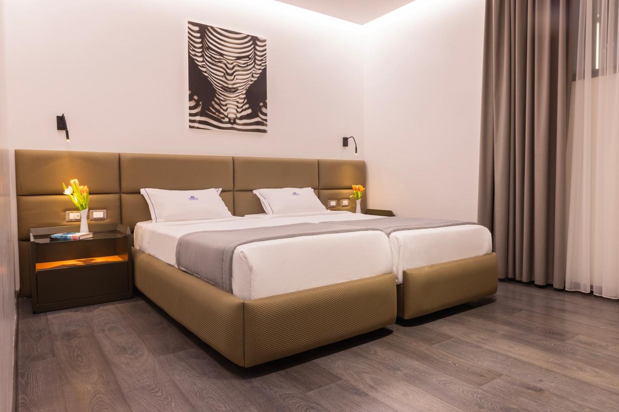 Maritim Marina Bay Resort Spa & Casino Adult Friendly Vlorë Exterior foto A room at the hotel