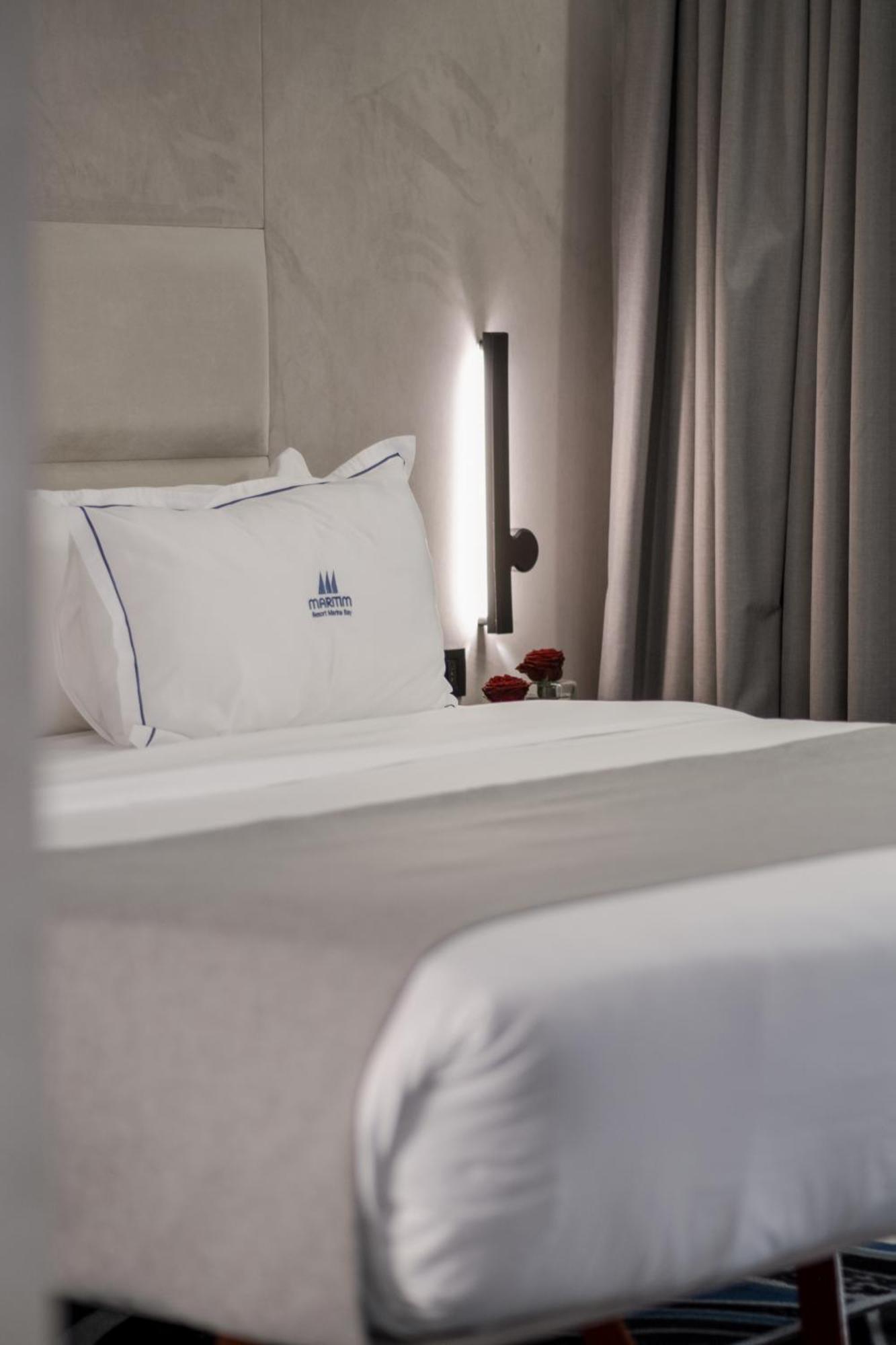 Maritim Marina Bay Resort Spa & Casino Adult Friendly Vlorë Exterior foto A bed at the Mandarin Oriental, Munich