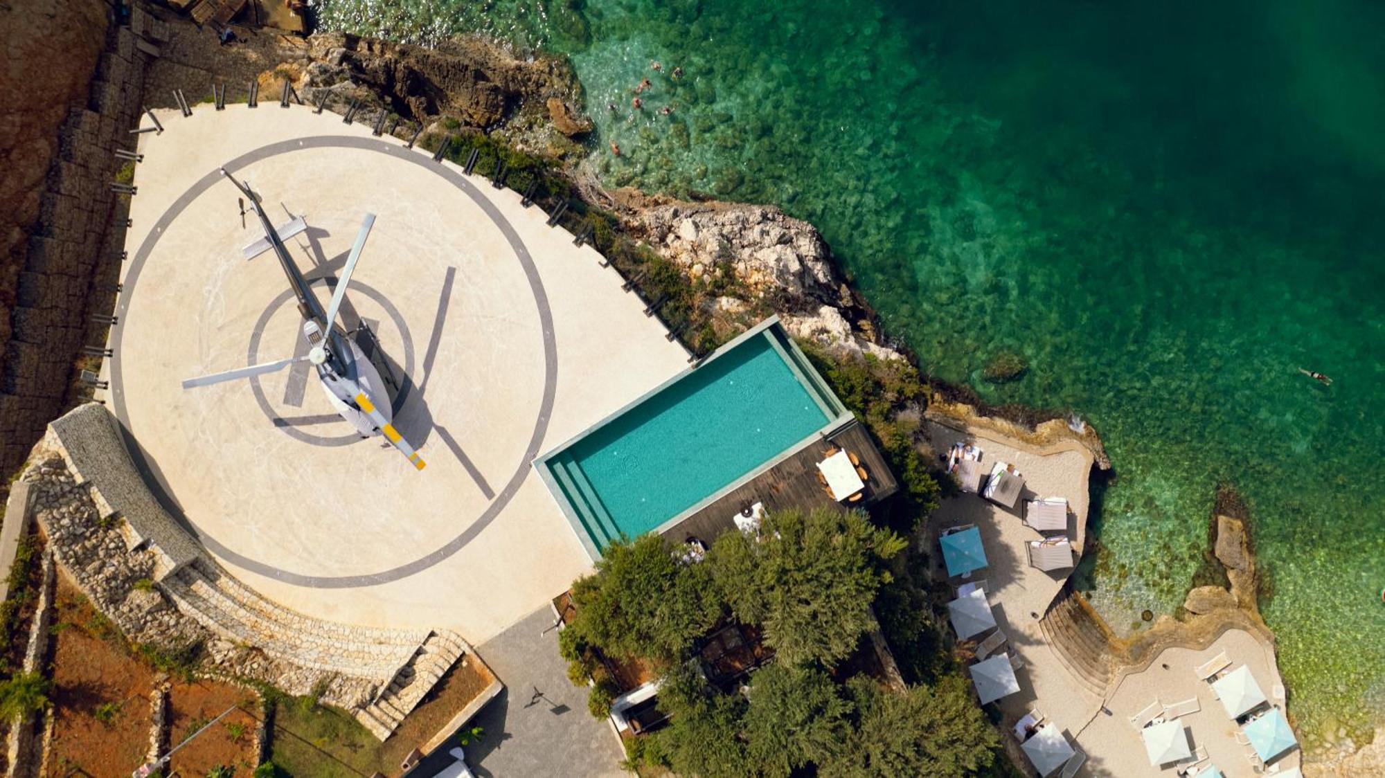 Maritim Marina Bay Resort Spa & Casino Adult Friendly Vlorë Exterior foto Helicopter landing pad at the hotel